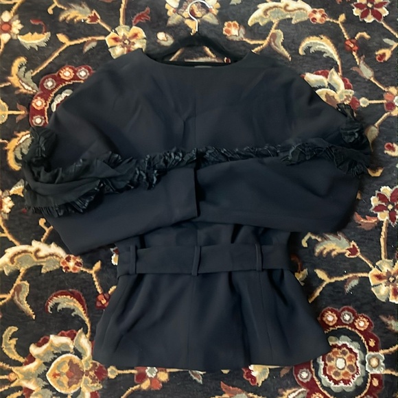 Defined-waist belted Zara Blazer with lace accents on sleeves - Picture 4 of 6